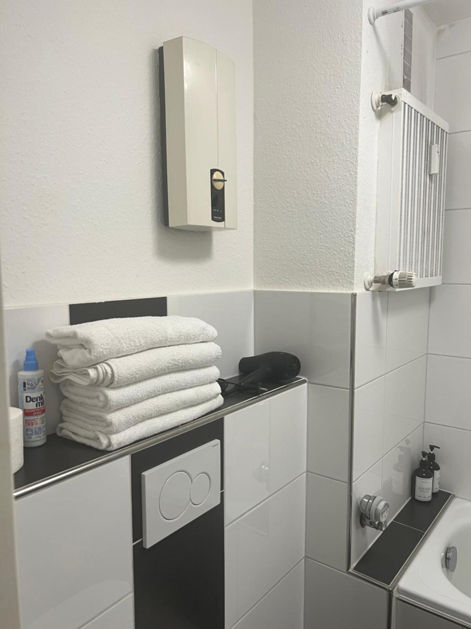 Tmj Apartment 1 Düsseldorf Buitenkant foto