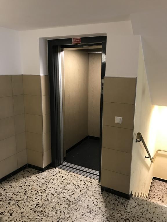 Tmj Apartment 1 Düsseldorf Buitenkant foto